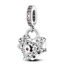 Cadena de dijes en el corazón